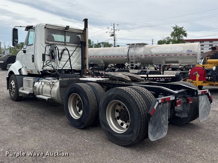 image for item EC4348 2016 International Prostar semi truck