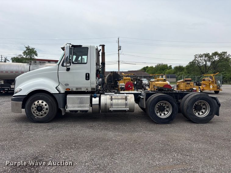 image for item EC4348 2016 International Prostar semi truck