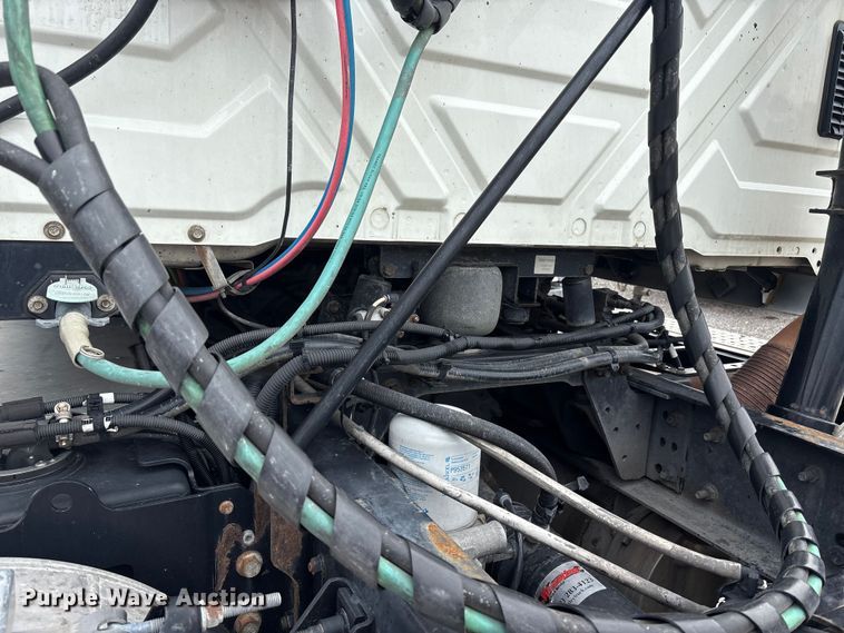 image for item EC4348 2016 International Prostar semi truck