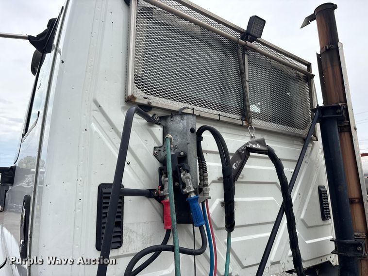 image for item EC4348 2016 International Prostar semi truck