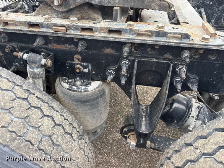 image for item EC4348 2016 International Prostar semi truck