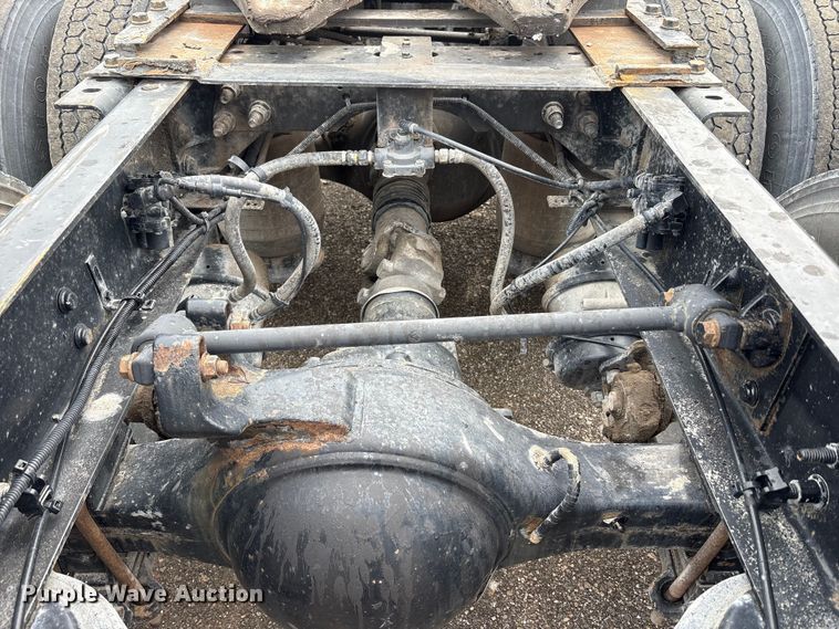 image for item EC4348 2016 International Prostar semi truck