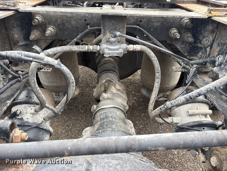 image for item EC4348 2016 International Prostar semi truck