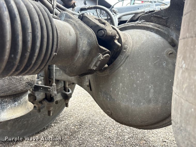 image for item EC4348 2016 International Prostar semi truck