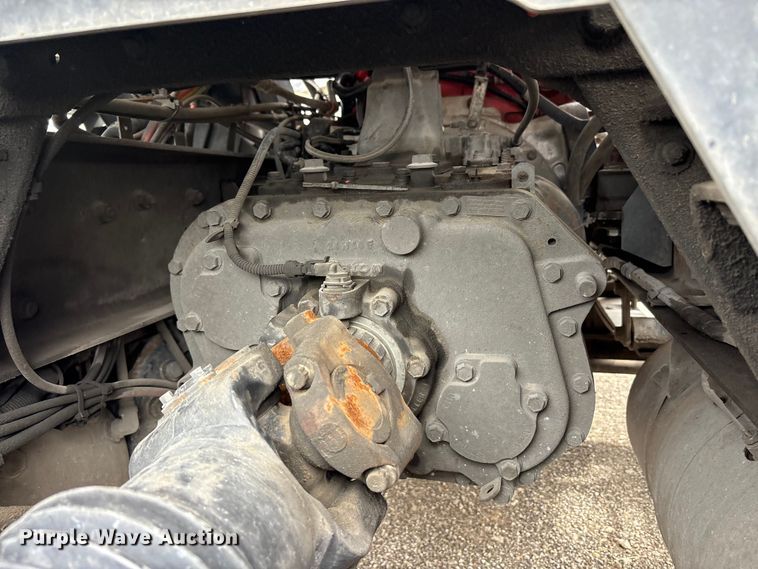 image for item EC4348 2016 International Prostar semi truck