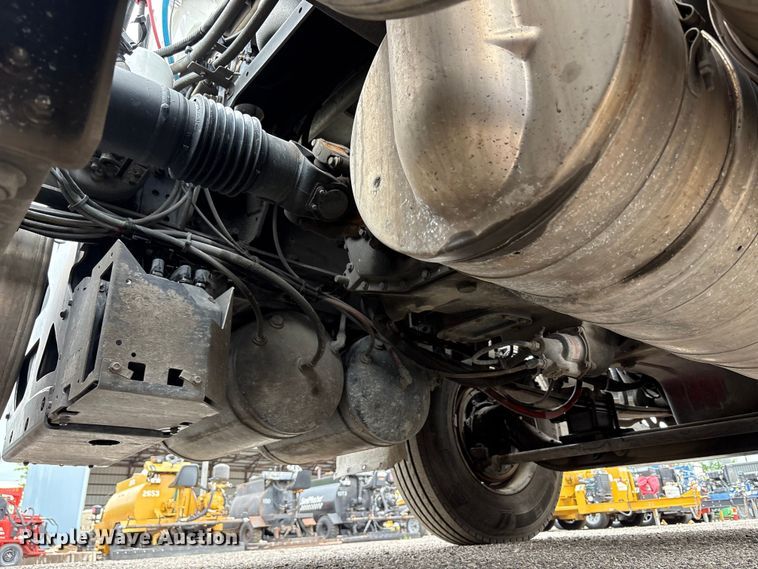 image for item EC4348 2016 International Prostar semi truck