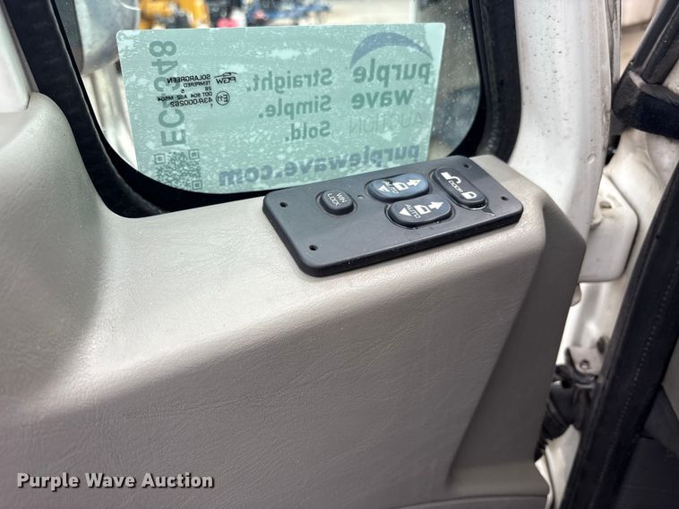 image for item EC4348 2016 International Prostar semi truck