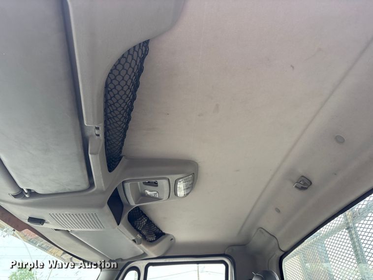 image for item EC4348 2016 International Prostar semi truck