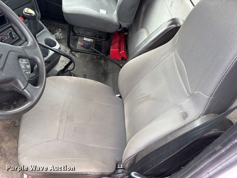 image for item EC4348 2016 International Prostar semi truck