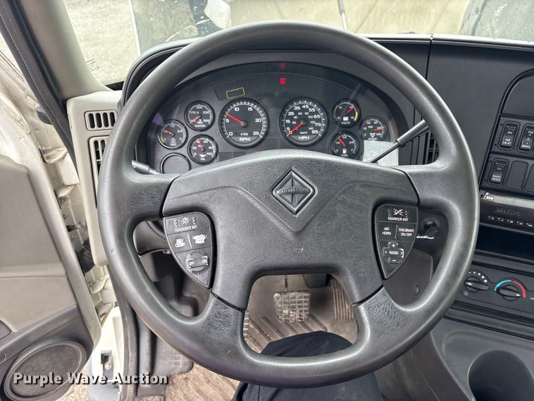 image for item EC4348 2016 International Prostar semi truck