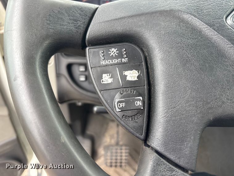 image for item EC4348 2016 International Prostar semi truck