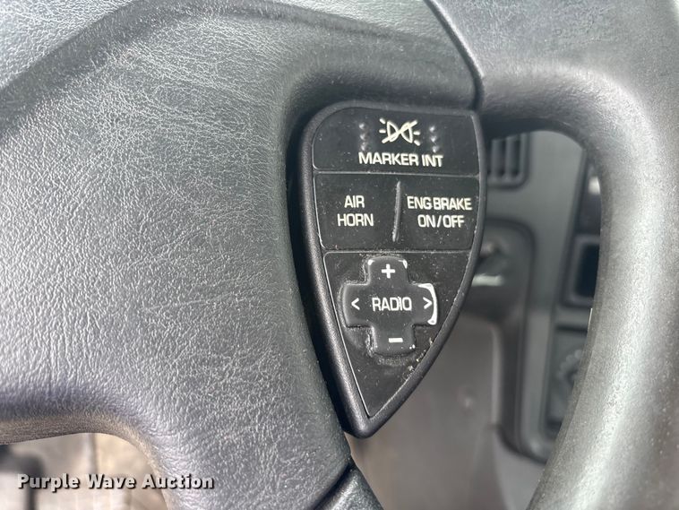 image for item EC4348 2016 International Prostar semi truck