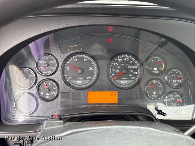 image for item EC4348 2016 International Prostar semi truck