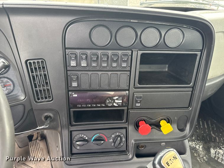 image for item EC4348 2016 International Prostar semi truck