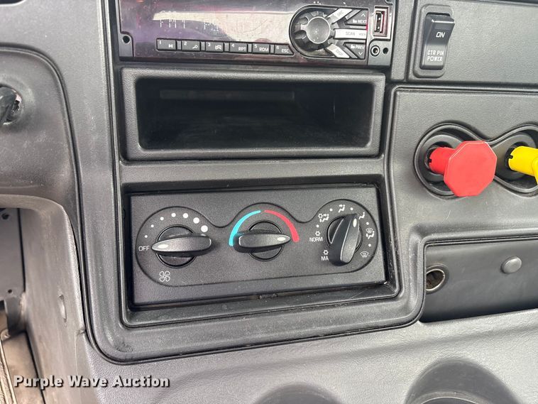 image for item EC4348 2016 International Prostar semi truck