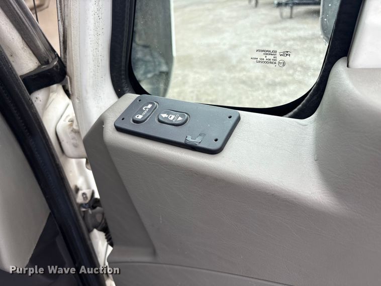 image for item EC4348 2016 International Prostar semi truck