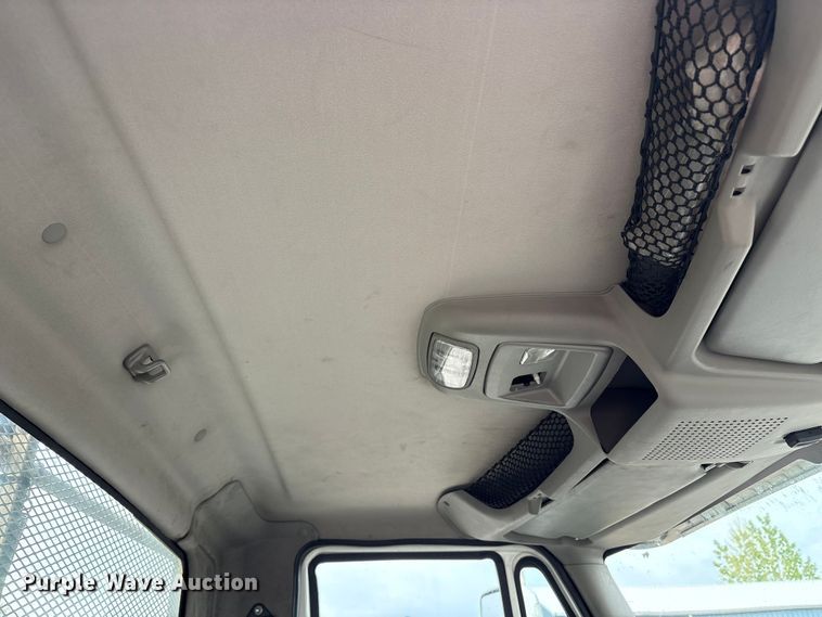 image for item EC4348 2016 International Prostar semi truck