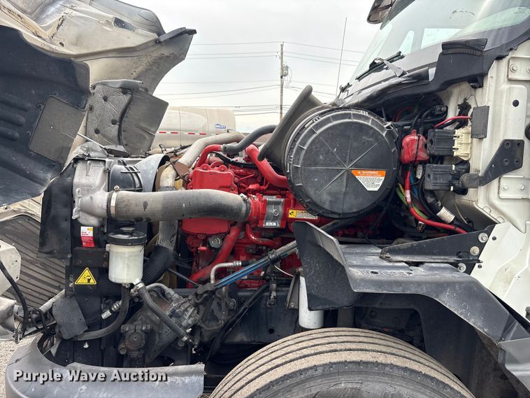 image for item EC4348 2016 International Prostar semi truck