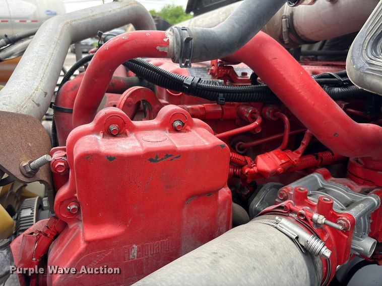 image for item EC4348 2016 International Prostar semi truck