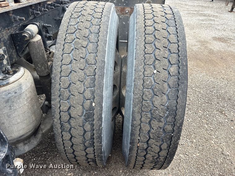 image for item EC4348 2016 International Prostar semi truck