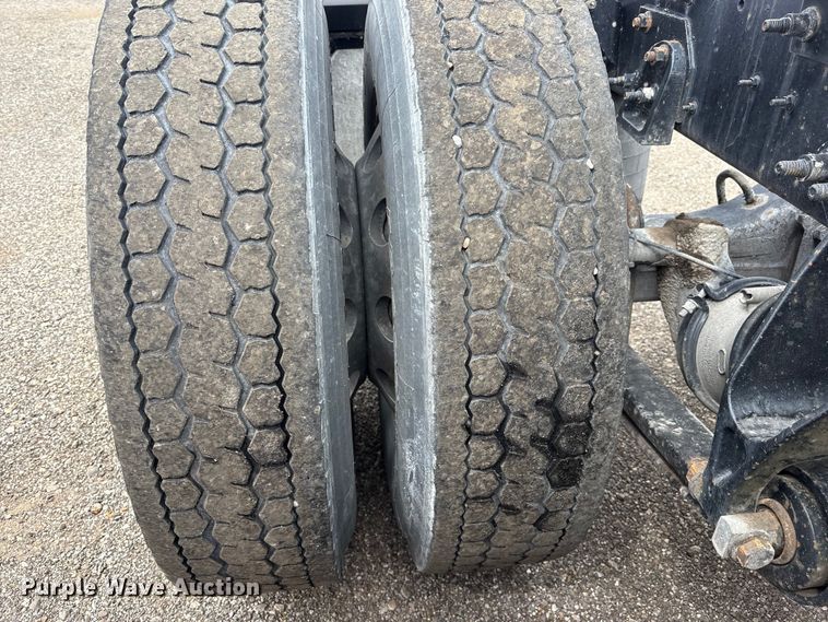 image for item EC4348 2016 International Prostar semi truck