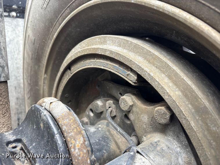 image for item EC4348 2016 International Prostar semi truck