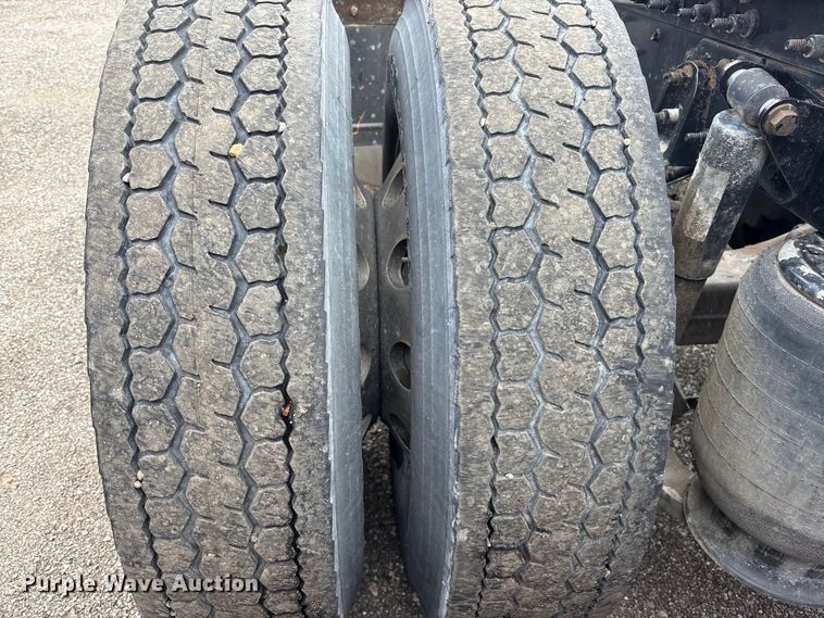 image for item EC4348 2016 International Prostar semi truck