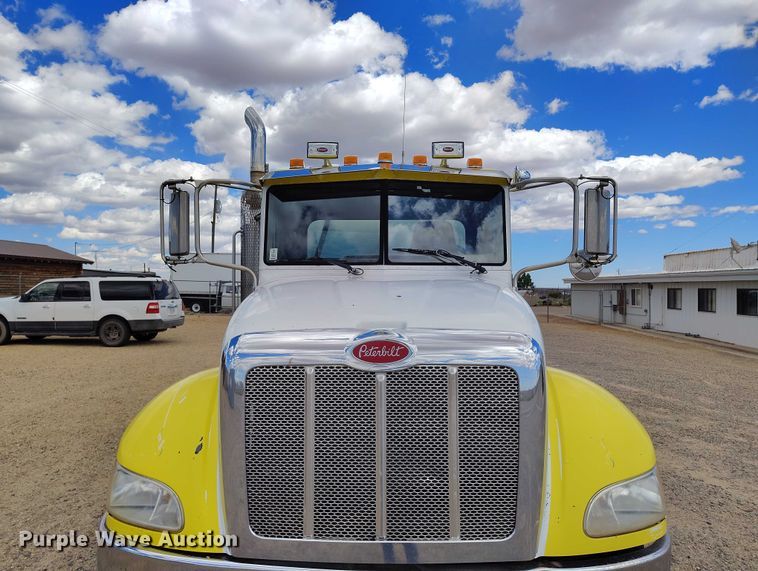 image for item ED0096 2008 Peterbilt 335 fuel truck