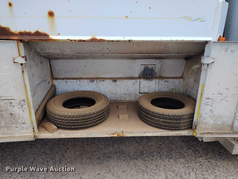image for item ED0096 2008 Peterbilt 335 fuel truck