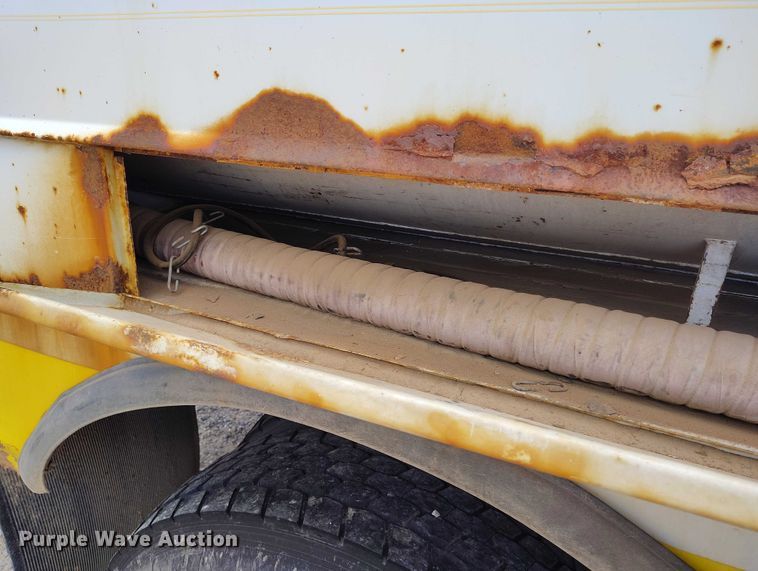image for item ED0096 2008 Peterbilt 335 fuel truck