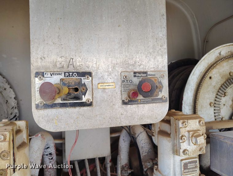 image for item ED0096 2008 Peterbilt 335 fuel truck