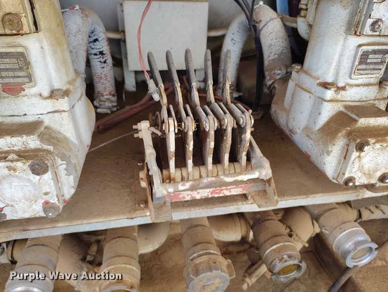 image for item ED0096 2008 Peterbilt 335 fuel truck