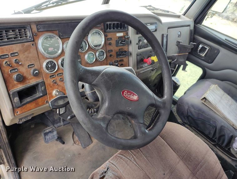 image for item ED0096 2008 Peterbilt 335 fuel truck