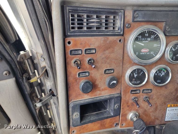 image for item ED0096 2008 Peterbilt 335 fuel truck
