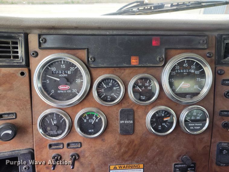 image for item ED0096 2008 Peterbilt 335 fuel truck