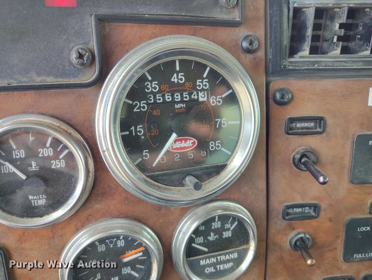 image for item ED0096 2008 Peterbilt 335 fuel truck