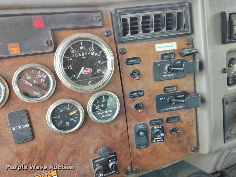 image for item ED0096 2008 Peterbilt 335 fuel truck