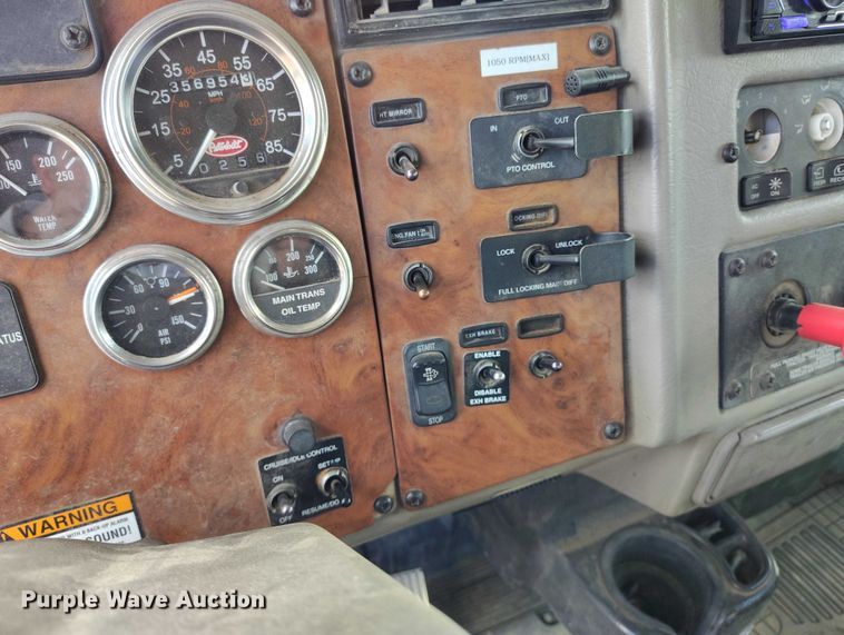 image for item ED0096 2008 Peterbilt 335 fuel truck