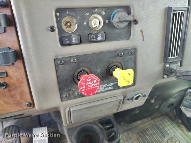 image for item ED0096 2008 Peterbilt 335 fuel truck