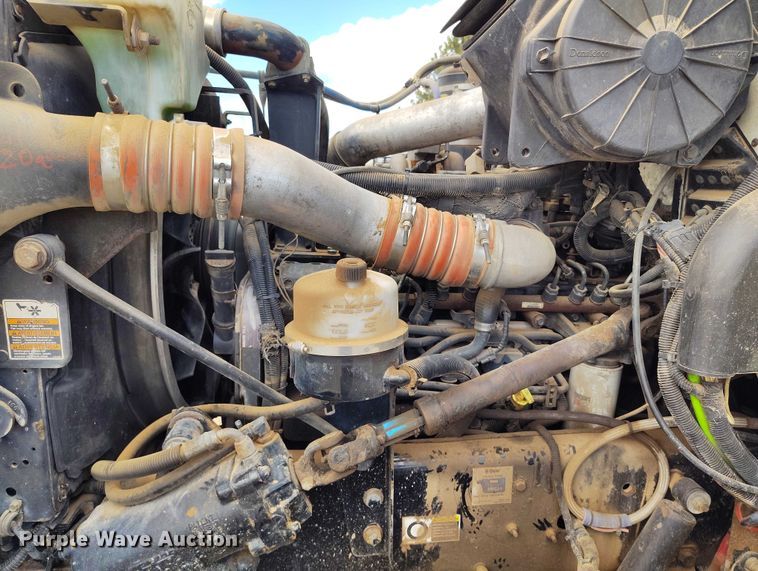 image for item ED0096 2008 Peterbilt 335 fuel truck