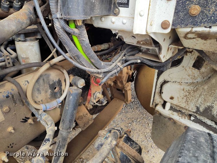 image for item ED0096 2008 Peterbilt 335 fuel truck