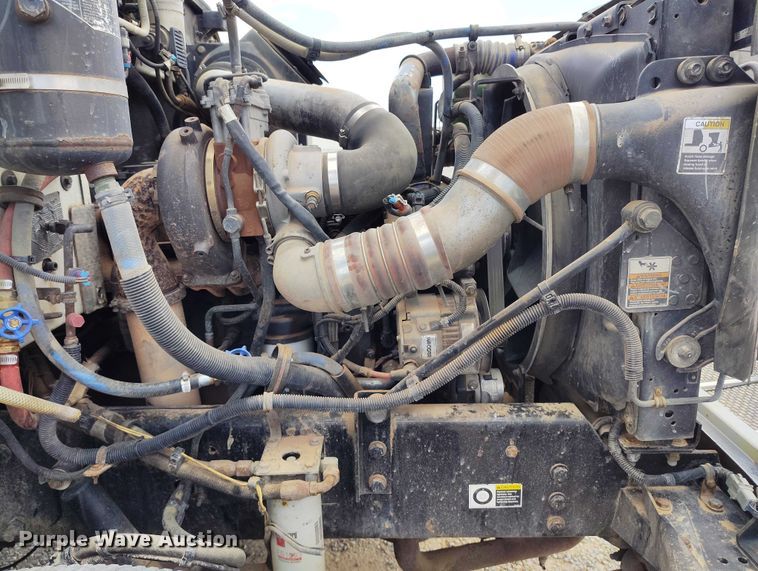 image for item ED0096 2008 Peterbilt 335 fuel truck