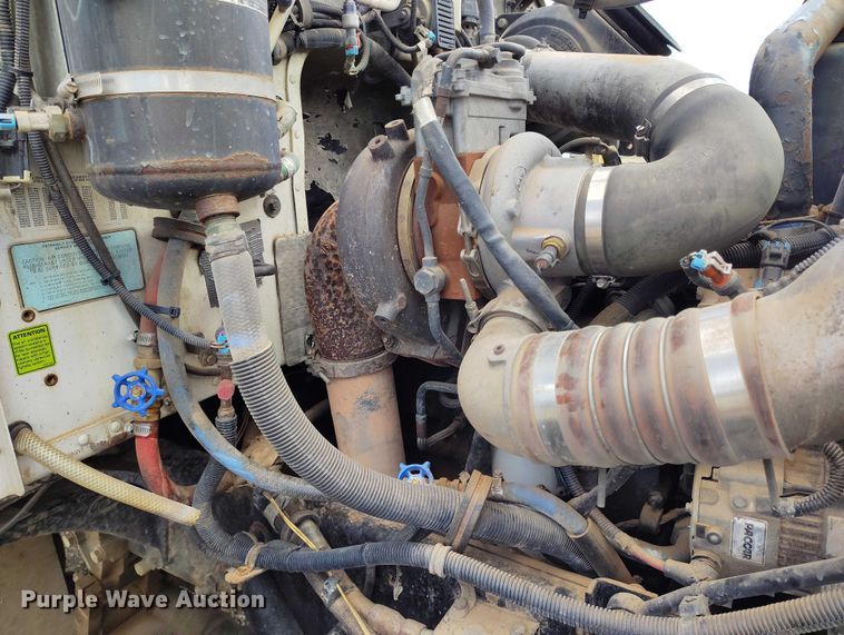 image for item ED0096 2008 Peterbilt 335 fuel truck