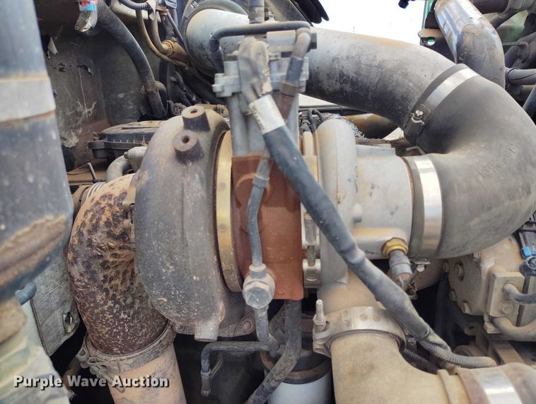 image for item ED0096 2008 Peterbilt 335 fuel truck