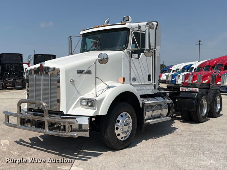 image for item ED5226 2019 Kenworth T800 semi truck