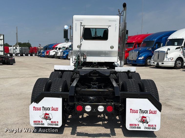 image for item ED5226 2019 Kenworth T800 semi truck