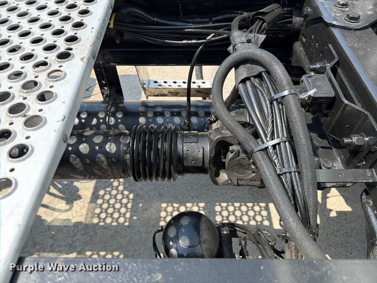 image for item ED5226 2019 Kenworth T800 semi truck