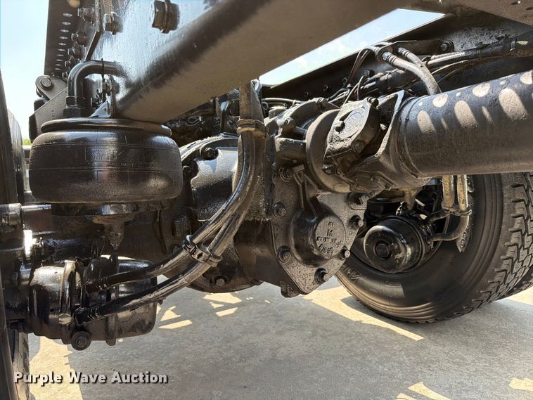 image for item ED5226 2019 Kenworth T800 semi truck