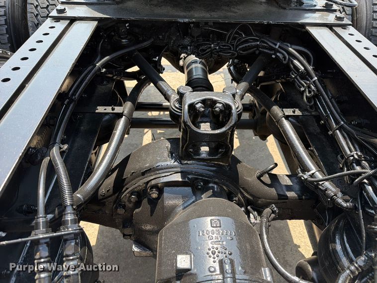 image for item ED5226 2019 Kenworth T800 semi truck