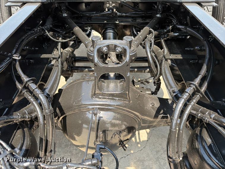 image for item ED5226 2019 Kenworth T800 semi truck